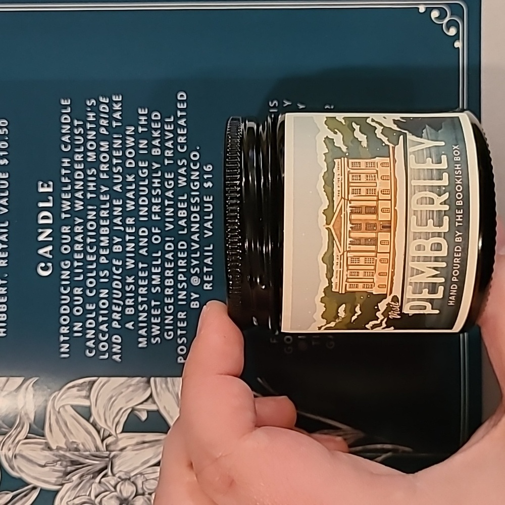 Pemberley Pride & Prejudice Bookish Candle - Picture 2 of 3